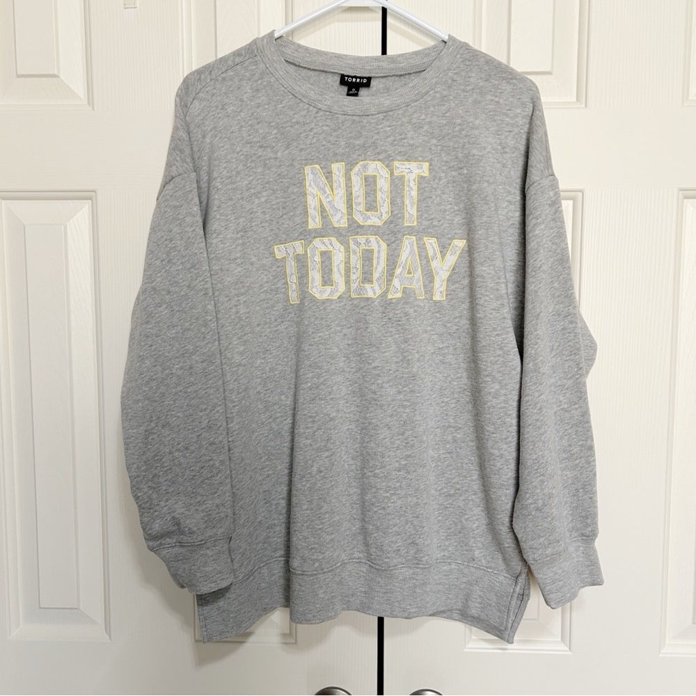 Torrid Gray Sweatshirt Plus Size 0 Lace Embroidery Graphic